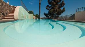 Outdoor pool, pool umbrellas, sun loungers
