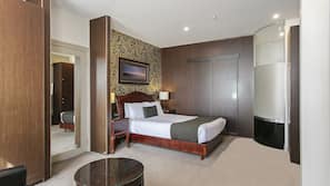 Minibar, in-room safe, desk, iron/ironing board