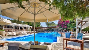 Outdoor pool, pool umbrellas, sun loungers