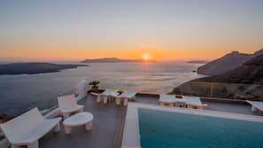Seasonal outdoor pool, pool umbrellas, sun loungers