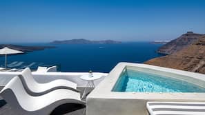 Seasonal outdoor pool, pool umbrellas, sun loungers