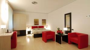 Biancheria da letto di alta qualità, copriletto in piuma, minibar