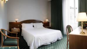 Copriletto in piuma, minibar, una cassaforte in camera, una scrivania