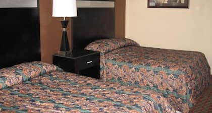 Townhouse Inn & Suites
