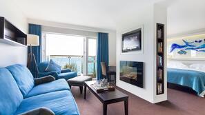 Premium bedding, minibar, in-room safe, desk