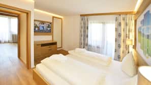 Hypo-allergenic bedding, down duvet, in-room safe