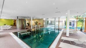 Piscina coperta, 2 piscine all'aperto