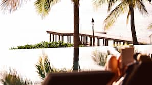 2 outdoor pools, free pool cabanas, pool loungers