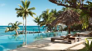 2 outdoor pools, free pool cabanas, pool loungers