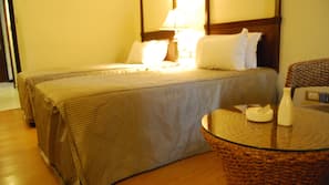 Egyptian cotton sheets, premium bedding, pillow top beds, minibar