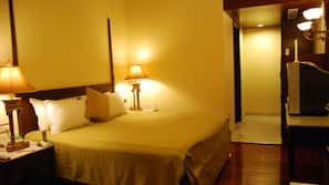 Egyptian cotton sheets, premium bedding, pillow top beds, minibar