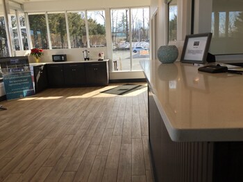 Crystal Inn Eatontown Deals Reviews Red Bank Tinton Falls