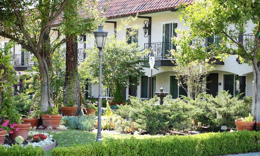 Laguna Hills Lodge: 2019 Room Prices $101, Deals & Reviews | Expedia