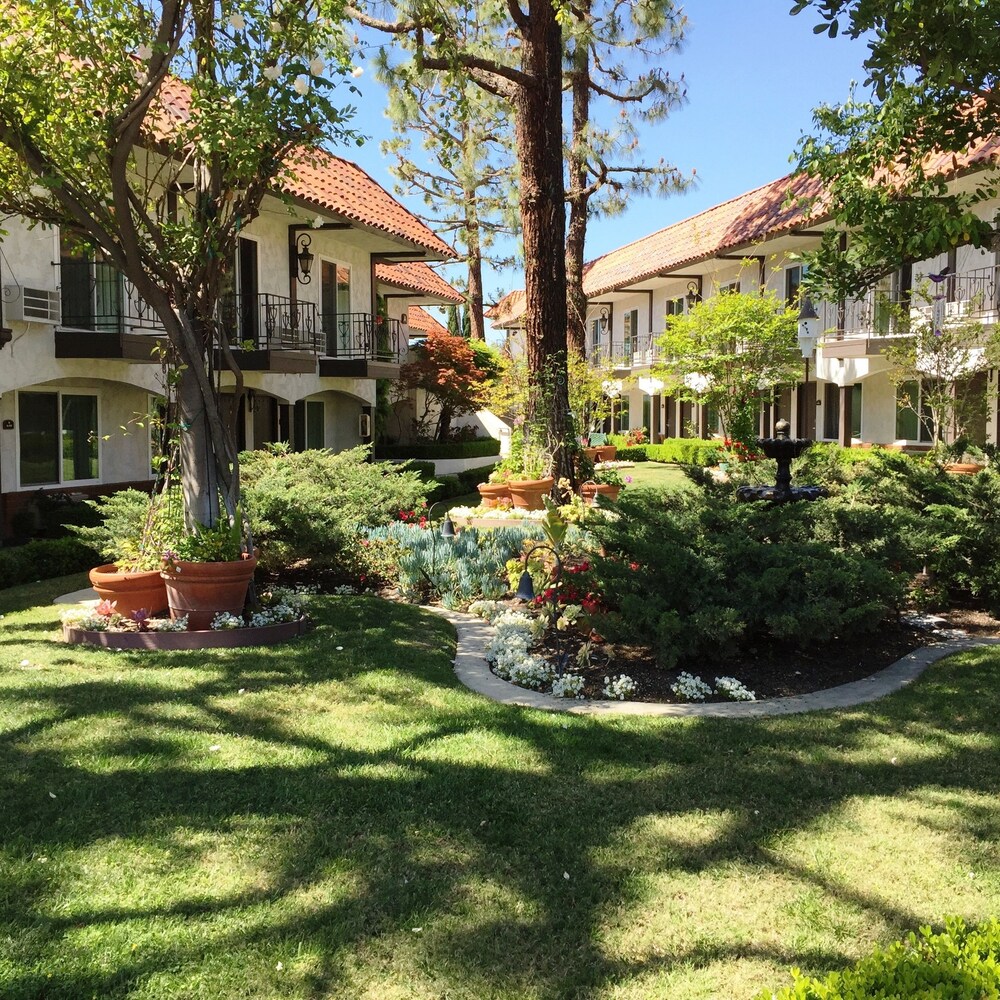 Laguna Hills Lodge: 2019 Room Prices $101, Deals & Reviews | Expedia