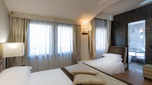 In-room safe, desk, free WiFi