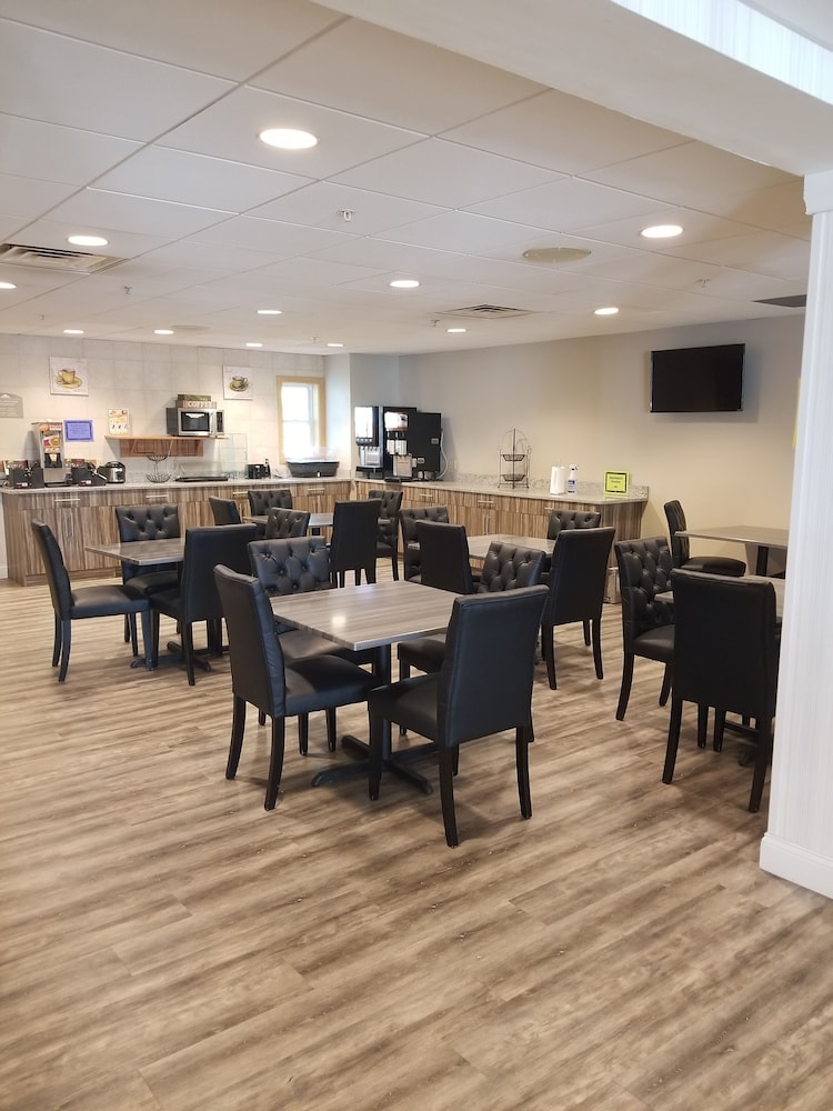 Breakfast area, Microtel Inn & Suites by Wyndham York