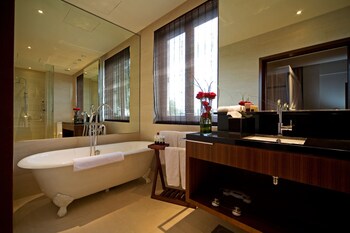 Amara Sanctuary Resort Sentosa Sg Clean Reviews Photos Rates Ebookers Com