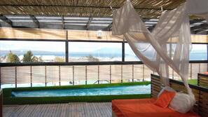 2 indoor pools