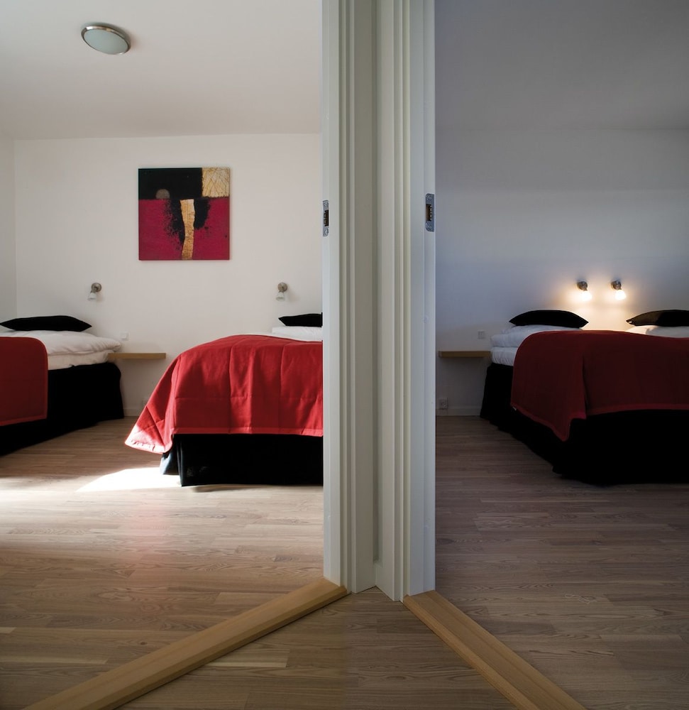 Ночей в отеле с мамой. Hotel Night