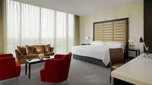 Minibar, in-room safe, desk, laptop workspace