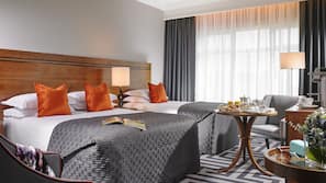 Hypo-allergenic bedding, in-room safe, desk, blackout curtains