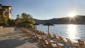 Private beach, sun-loungers, beach towels