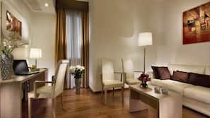 Copriletto in piuma, minibar, una cassaforte in camera, una scrivania