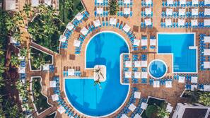 3 piscinas al aire libre, sombrillas, tumbonas