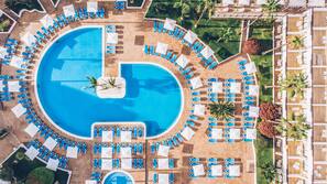 3 piscinas al aire libre, sombrillas, tumbonas