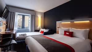 Hypo-allergenic bedding, down duvet, in-room safe, desk