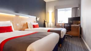 Hypo-allergenic bedding, down duvet, in-room safe, desk
