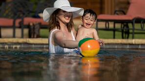 2 outdoor pools
