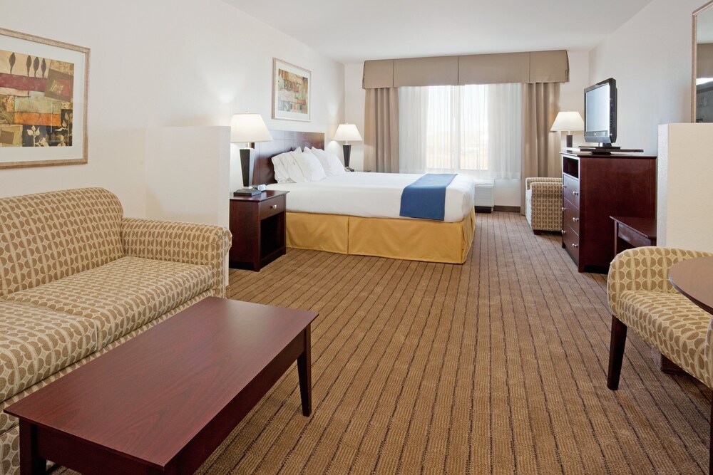 Holiday Inn Express & Suites Buffalo, an IHG Hotel