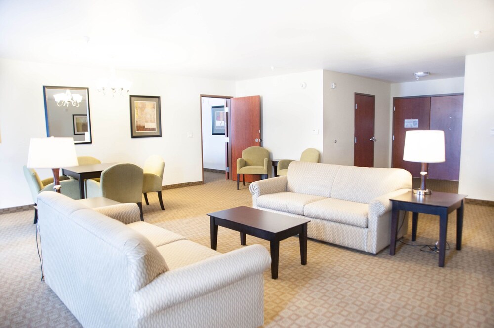 accommodations in east grand rapids mi
