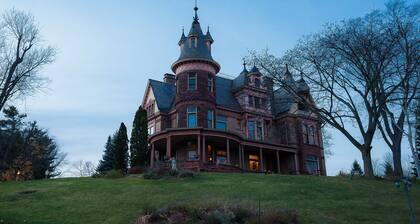 The Henderson Castle