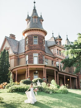 The Henderson Castle