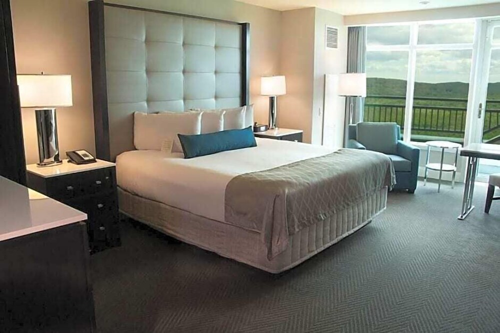 Grand Pequot Tower at Foxwoods in Mashantucket Best Rates & Deals on