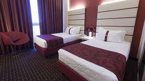 Lenzuola Frette, minibar, una cassaforte in camera, una scrivania