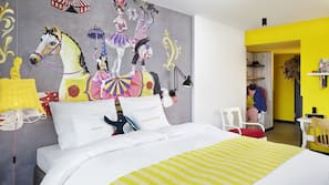 Luxe beddengoed, donsdekens, een minibar, een kluis op de kamer