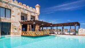 5 outdoor pools, open 6 AM to 7 PM, free cabanas, pool umbrellas