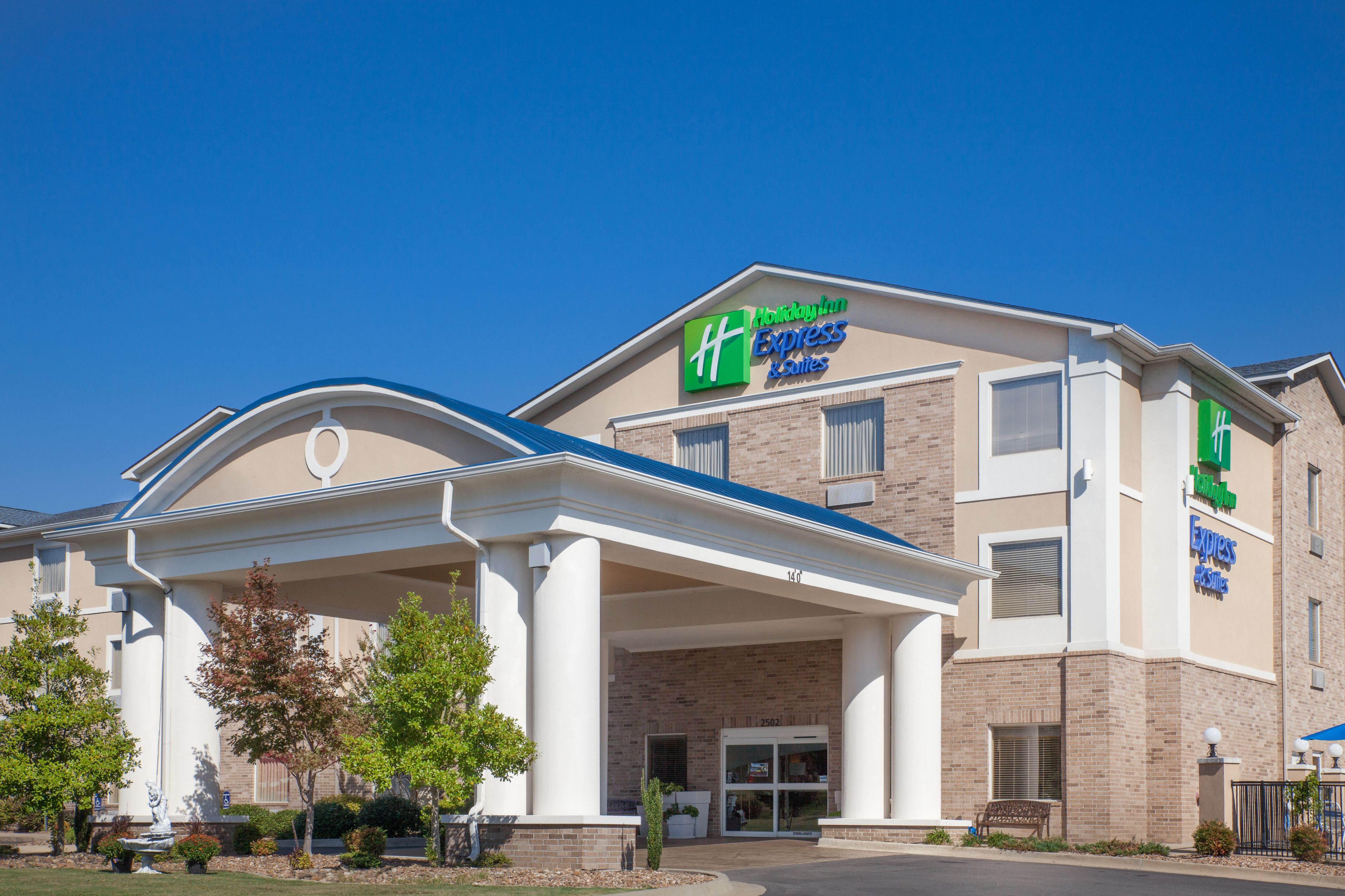 Holiday Inn Express Hotel & Suites Clarksville in Clarksville, United States