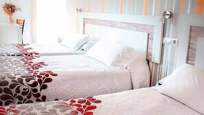 Materassi in memory foam, una cassaforte in camera, una scrivania