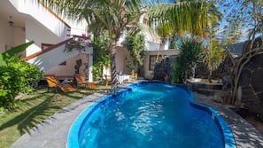 Outdoor pool, sun loungers