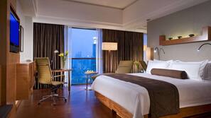 Minibar, in-room safe, free WiFi, linens