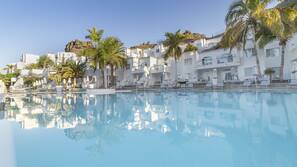 Outdoor pool, pool umbrellas