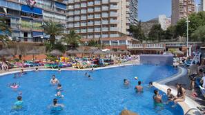 2 outdoor pools, pool loungers