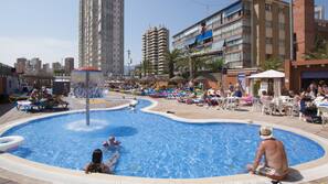 2 outdoor pools, pool loungers