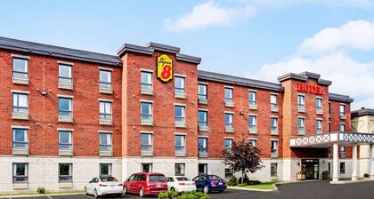 Super 8 by Wyndham Lachenaie/Terrebonne