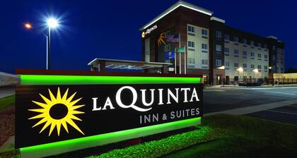 La Quinta Inn & Suites by Wyndham Wichita Airport