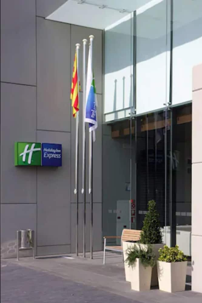 Property entrance, Holiday Inn Express Barcelona City 22@, an IHG Hotel